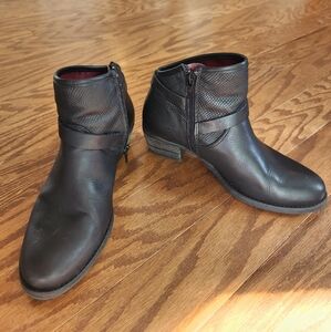 Umberto Raffini Zip Up Black Ankle Boots With Red Lining Size 36